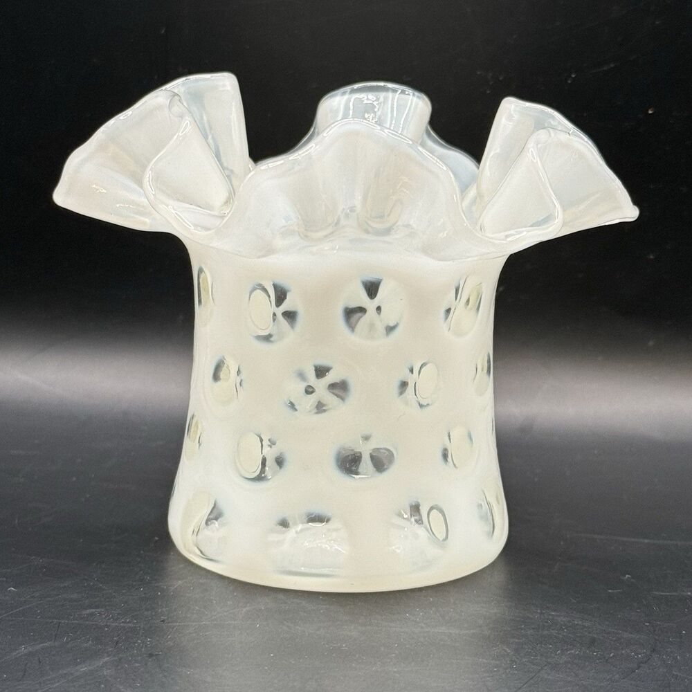 VINTAGE WHITE OPALESCENT COIN DOT FENTON RUFFLE EDGE TOP HAT VASE